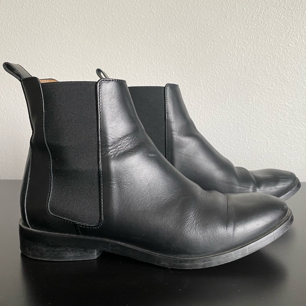 Everlane Italian leather Chelsea boot